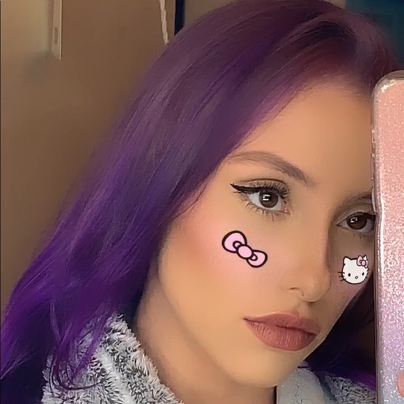 Meet your Posher, Nicolette - Picture 1 of 2